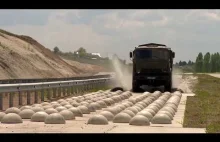 Test wojskowych rosyjskich ciężarówek i terenowych pojazdów transportowych