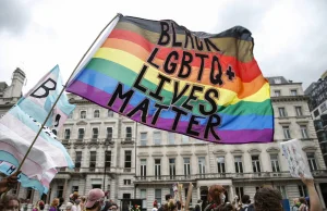 Według popularnego serwisu "tęczowej" społeczności LGBT to ideologia.
