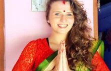 Jak zdobyć kobietę i przekonać do przyjęcia Twojej kultury? Hindus pokazuje.