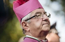 Abp Głódź korzysta z luki w karach pozostawionej przez Watykan