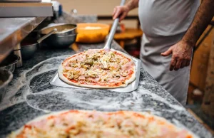 Pizza będzie albo droższa, albo mniejsza. W restauracjach czekają nas podwyżki