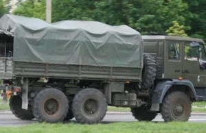 Zderzenie wojskowych ciężarówek. Kilkunastu żołnierzy trafiło na badania