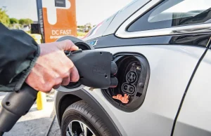 GM zaleca parkowanie narażonych na samozopłon Boltów EV 15 m od innych aut