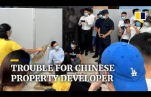 Wściekli protestujący w siedzibie chińskiego dewelopera Evergrande.