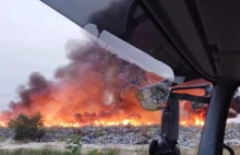Sobolew: Pożar nielegalnego składowiska odpadów. Trwa akcja strażaków