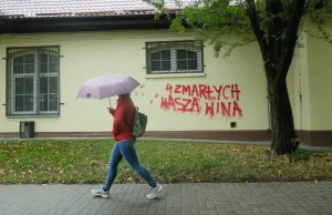 „4 zmarłych, wasza wina”. Napis na murze wojska w Lublinie - Dziennik...
