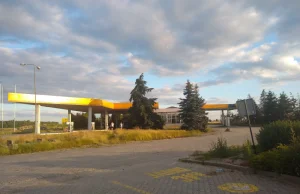 Opuszczona stacja benzynowa i McDonald's niedaleko Piotrkowa Trybunalskiego
