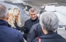 Orban wita premiera Czech na lotnisku z kwiatami - a Mati strzela focha.