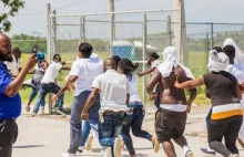 Chaos na haitańskim lotnisku. Migranci próbowali wrócić do samolotu,...