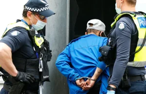 Policja dokonuje aresztowań. Protesty w Melbourne trwają już piąty dzień.