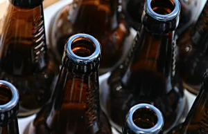 Przeciętny Polak wypija prawie 100 litów piwa rocznie. Dla branży to mało!