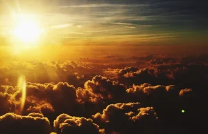 Na planecie oddalonej o 525 lat świetlnych od Ziemi zauważono chmury.