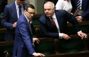 Politycy PiS poumieszczali w sp. Skarbu Państwa co najmniej 900 swoich ludzi.