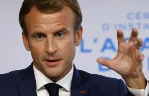 Emmanuel Macron dostał jajkiem