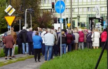 Wyszli na ulice modląc się o powrót uchodźców do domu, prezydenta Dudę.