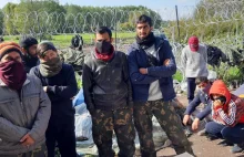 Białoruskie służby umundurowały migrantów FOTO