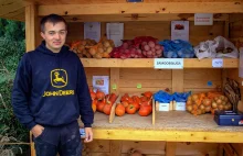 Młody rolnik założył sklep samoobsługowy z produktami z własnego gospodarstwa