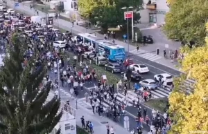 W Słowenii potężne protesty po zgonie 22-latki po przyjęciu szczepionki....