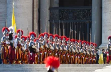 Bunt w Watykanie. Gwardziści szwajcarscy odmówili szczepień i odeszli ze służby