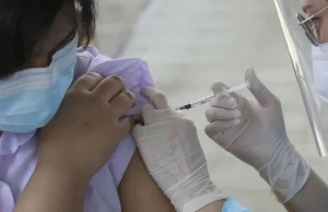 Reuter: Skuteczność szczepionki znacząco słabnie. Tylko 47% po pół roku.