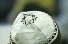 Niemcy: Żydzi boją się nosić jarmułki na ulicy