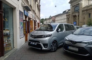 Mistrzowie parkowania z Krakowa. Straż Miejska opublikowała zdjęcia
