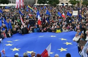Na ulice miast wyszły tłumy. Kilkadziesiąt manifestacji w całej Polsce!