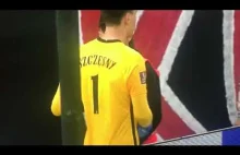 Podczas meczu Polska Albania Szczęsny dostaje zapalniczką