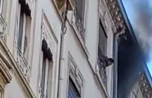 Spektakularny ratunek na 5 piętrze płonącego budynku (Lyon)