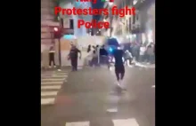 Emocje sięgają zenitu! Protesty zamieniają się powoli w walkę z policją