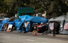 Mieszkańcy Seattle żyją w strachu. Bezdomni czują się bezkarni