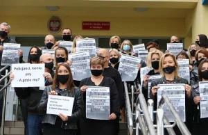 Kolejna grupa protestuje. Pracownicy policji: "Policjanci, konie, psy, a my?"