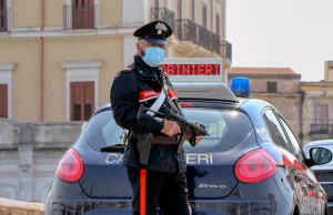 Włochy. Carabinieri wyrzucani z koszar za brak "Green Pass"