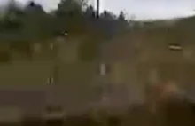 Nachodźcy niszczą drut kolczasty na granicy przy polskiej SG (video)