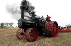 Największy na świecie traktor parowy przywrócony do życia.