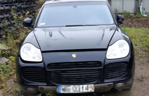 Warszawa sprzedaje porzucone Porsche Cayenne i Mercedesa S