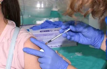 Rada Medyczna rekomenduje trzecią dawkę szczepionki przeciwko COVID-19
