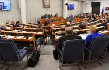 B. Legislacyjne Senatu uznaje za niekonstytucyjne niektóre zmiany Polskiego Ładu
