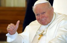 Skąd wzięły się memy z papieżem – czy Ojciec Święty stał się ofiarą...