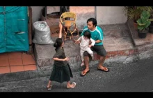 Ludzie z Petamburan - dyskretne spojrzenie na życie w Dżakarcie.