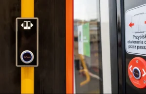 W Gdańsku drzwi tramwaju otworzysz przyciskiem... bez dotykania go [WIDEO]