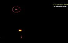 UFO nad Polską - obiekt mruga nieregularnie kolorowymi światłami