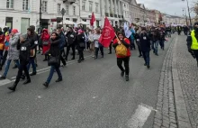 Protest budżetówki w Warszawie. Ulicami przeszli pracownicy sądów, prokuratur,
