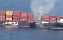 Płoną kontenery z chemikaliami na statku. Służby utworzyły strefę...