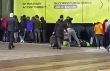 Migranci kłębią się w centrum Mińska