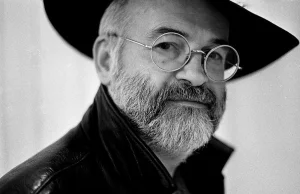 Terry Pratchett: a gdyby świat trzymały cztery słonie stojące na żółwiu?