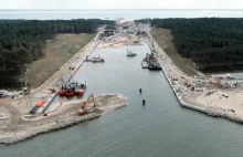 Testy drugiego mostu na budowie kanału przez Mierzeję