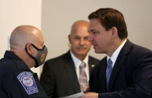 Ron DeSantis $5k premii dla nieszczepionych funkcjonariuszy