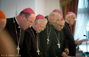 Połowa Polaków chce dymisji całego Episkopatu.