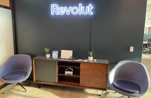 Revolut rzuca wyzwanie Airbnb i Booking. Nowa aplikacja do rezerwacji noclegów